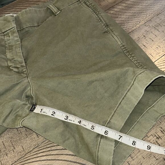 J Crew Travel 🧳 Shorts 🩳 4 Pockets for your gear ⚙️💴💳💄Sanitized & sealed! - Picture 6 of 17